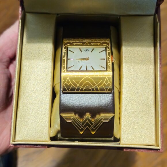 nanette lepore-  Limited Wonder Woman watch - Picture 3 of 8